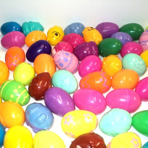 53 Empty Easter Eggs Plastic Used, But Very Clean 2 1/4"-2 1/2" Fillable - Picture 4 of 4